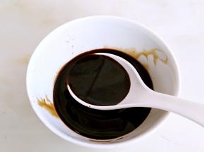 料汁碗:生抽，蚝油，砂糖，鸡精，盐2克，