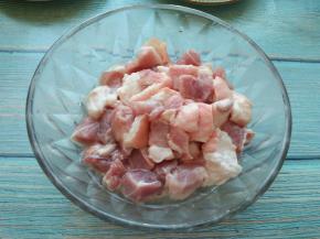 肘子肉，切小块