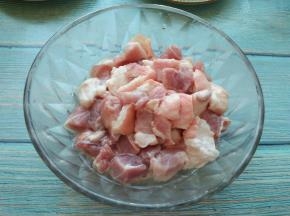 肘子肉，切小块