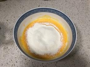 筛入低筋面粉