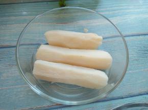 山药蒸熟，去皮