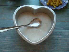 再放山药泥，压实