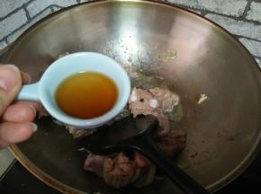加入料酒。