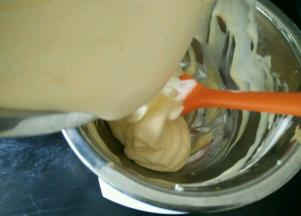 取160克蛋糕糊。