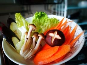 蔬菜洗净切片