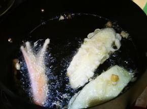 放入油锅煎炸
