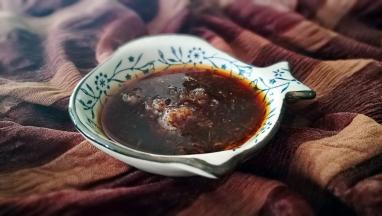 白萝卜泥生姜泥加入生抽调成蘸料