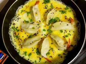 起锅前加入适量的黑芝麻和葱花即可。