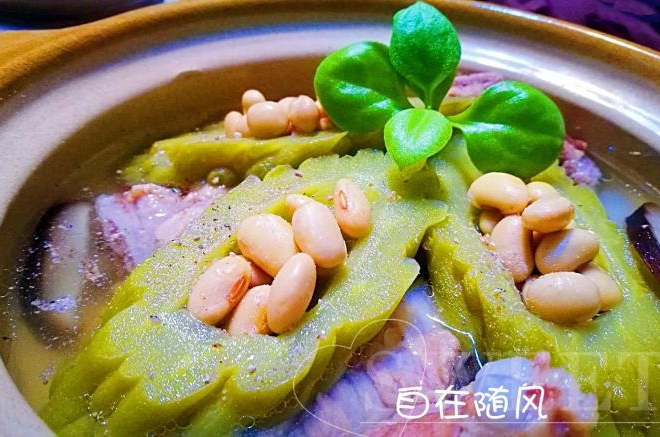苦瓜黄豆猪骨汤