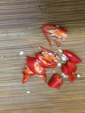 小米椒洗净切成块