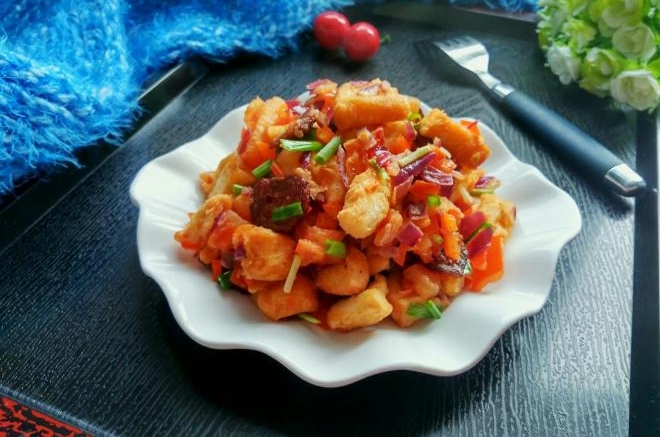 美味早餐    番茄腊肠炒土司