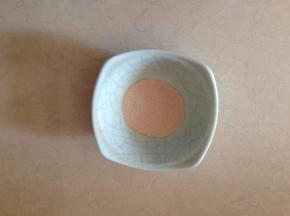 酵母入碗用少许温水调和均匀