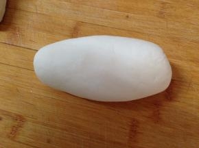 揉至表面光滑，分割成小块