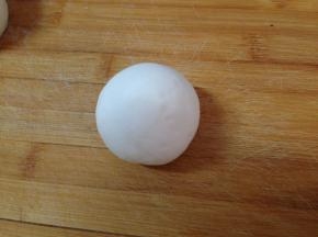 揉成光滑馒头形状