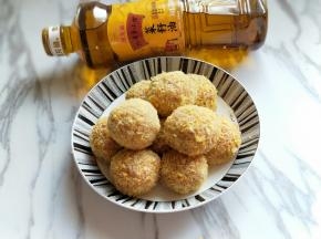 依次做完的芝士夹心丸子