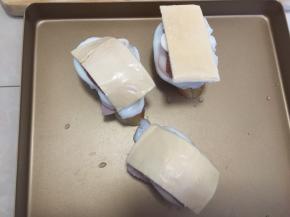 最后放入芝士片