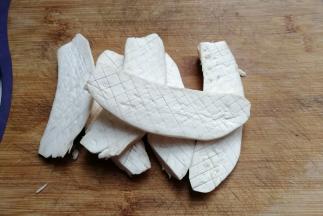 再在切面上打上十字花刀