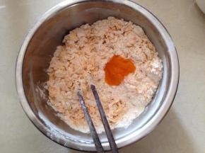 面粉150克加入白糖15克、一半的酵母液、适量南瓜糊合成较硬面团(大约加了52克）