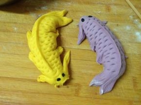 紫薯面团用同样方法操作即可，加盖饧发30分钟