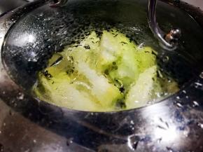 入锅蒸 10-15分钟取出