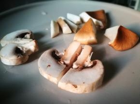 蘑菇切小