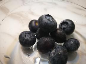 蓝莓洗净 