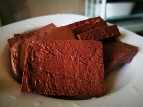 猪血洗净切厚片