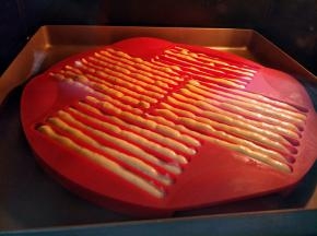 放入预热好的烤箱，175度，15-20分钟。