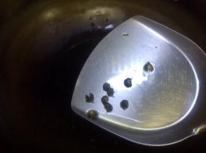 热锅下油六成热下花椒