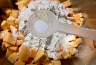 放入少许食盐