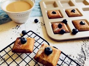 烤箱200度。10到15分钟。具体温度感觉自己烤箱调节。烤制茶色边缘有焦色即可，出炉摊凉密封保存