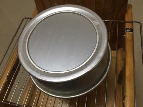 烤好后震两下倒扣至完全冷却再脱模