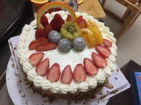 然后放入水果即可