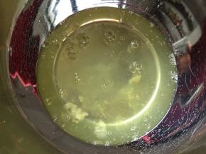 蛋清加入几滴柠檬汁