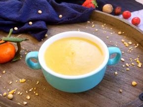 将玉米面粥盛入小碗里。