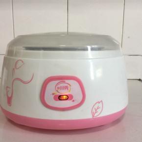 把内胆放进酸奶机中，插上电源12小时即可。（记得中途不要打开盖子哦，否则影响菌粉的发酵。