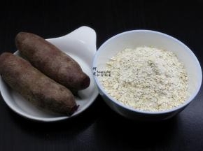 新鲜紫薯2根，样麦片60克、蜂蜜15ml（蜂蜜在冰箱，吃的时候才拿出来）；