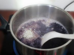 把燕麦片拌均；