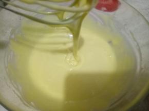 这是搅拌好的蛋黄糊状态。