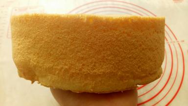 出炉倒扣，放凉透脱模。