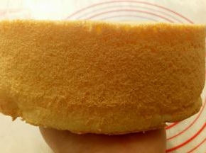 出炉倒扣，放凉透脱模。