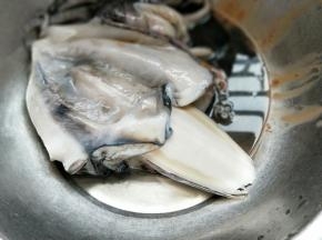 之后再处理内脏，头部。