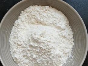取适量的面粉