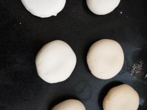 揉成光滑的面团