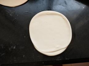 按扁再慢慢擀面开