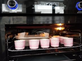 放入预热好的烤箱中下层，150度烤1个小时，水浴法。