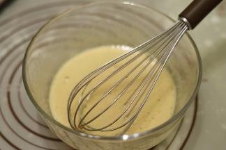 再加入朗姆酒搅拌均匀