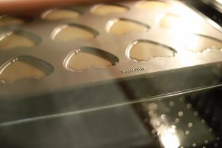 烤箱预热170度，上下火中层15-20分钟