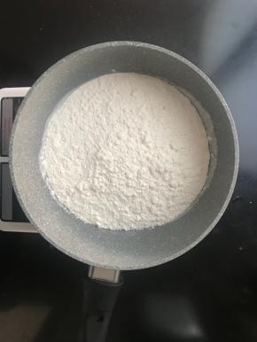 称取200克面粉