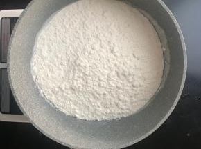 称取200克面粉